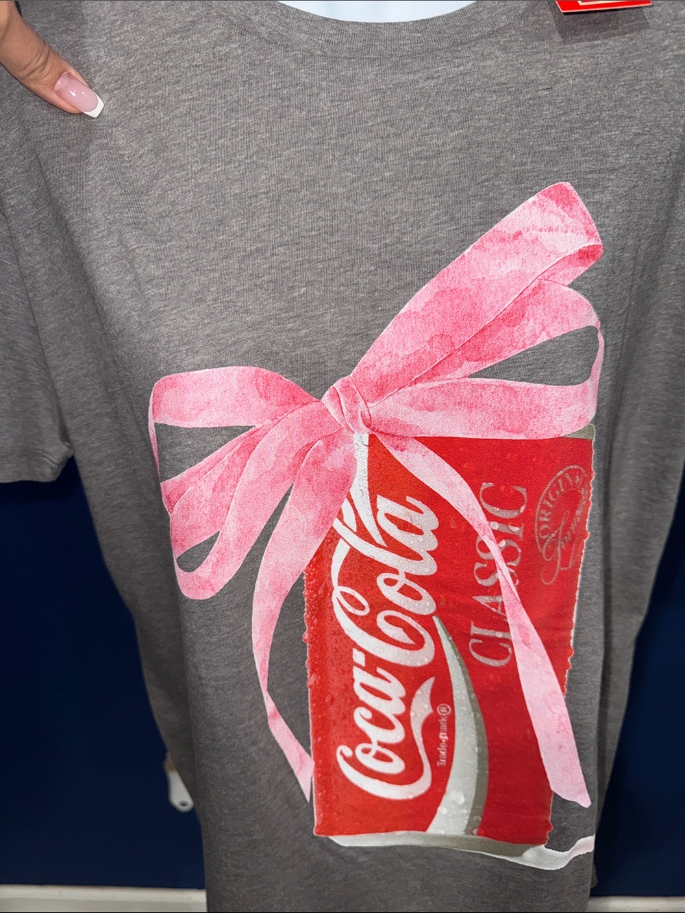 Coca-Cola- NWT Pink Bow Coke Can Graphic Tee Size Large - Picture 9 of 12